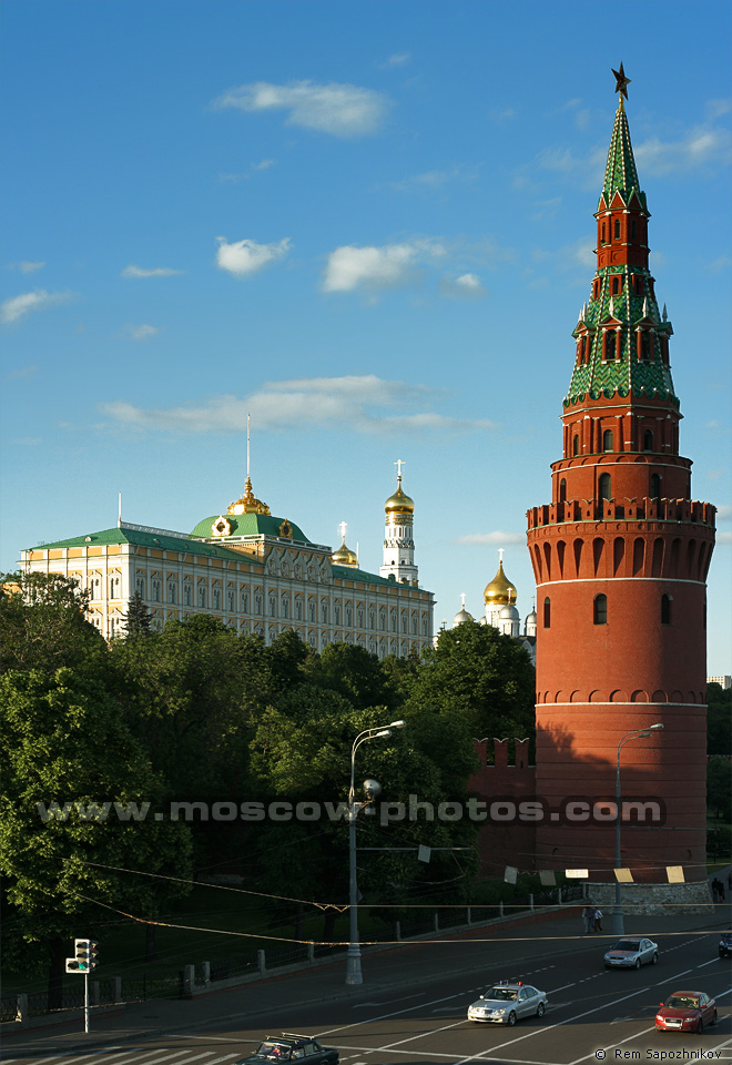 View from Bolshoy Kamenny Bridge to Vodovzvodnaya tower of Kremlin