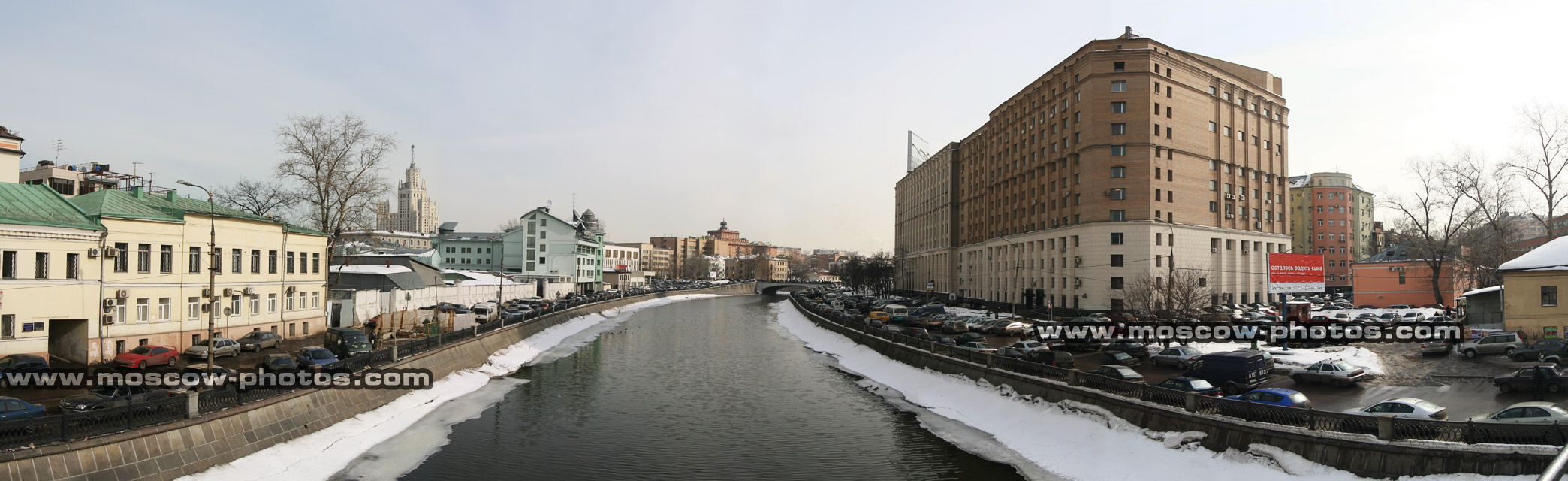 View from Foot-bridge 1 (between Ovchinnikovskaya and Sadovnicheskaya embankments)