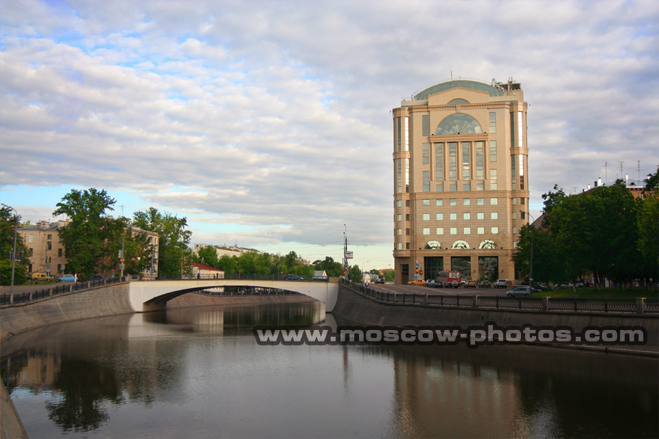 Komissariatsky Bridge