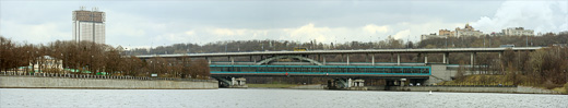 Metro Bridge near Luzhniki (between stations Sportivnaya and Vorobyovy Gory)