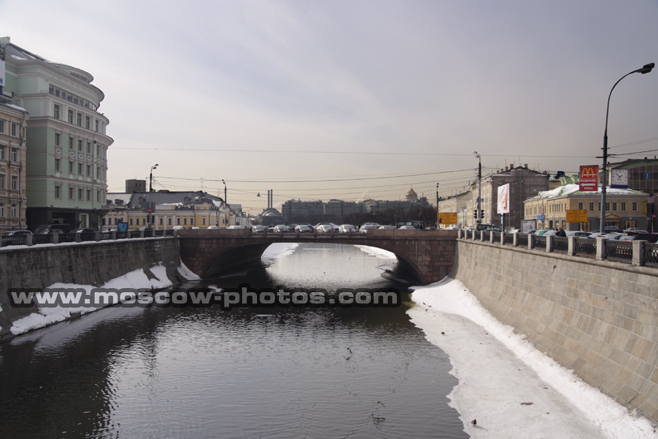 Maly Moskvoretsky Bridge