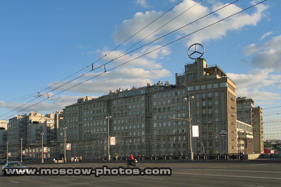 Dom na naberezhnoy