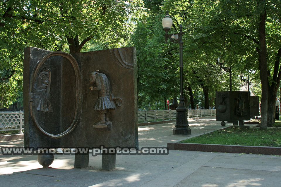 Ivan Krylov monument