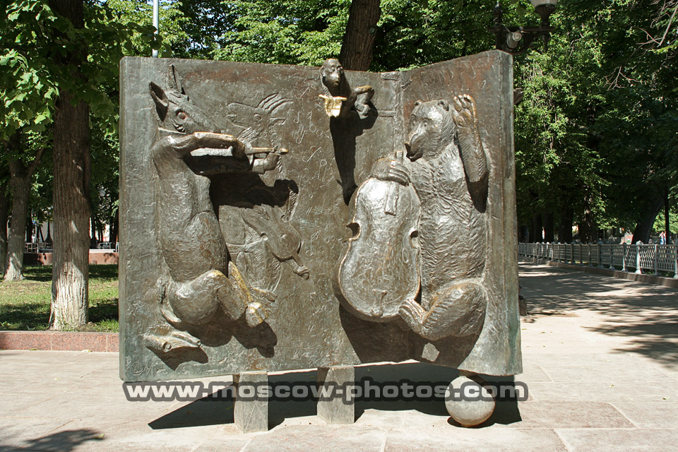 Ivan Krylov monument