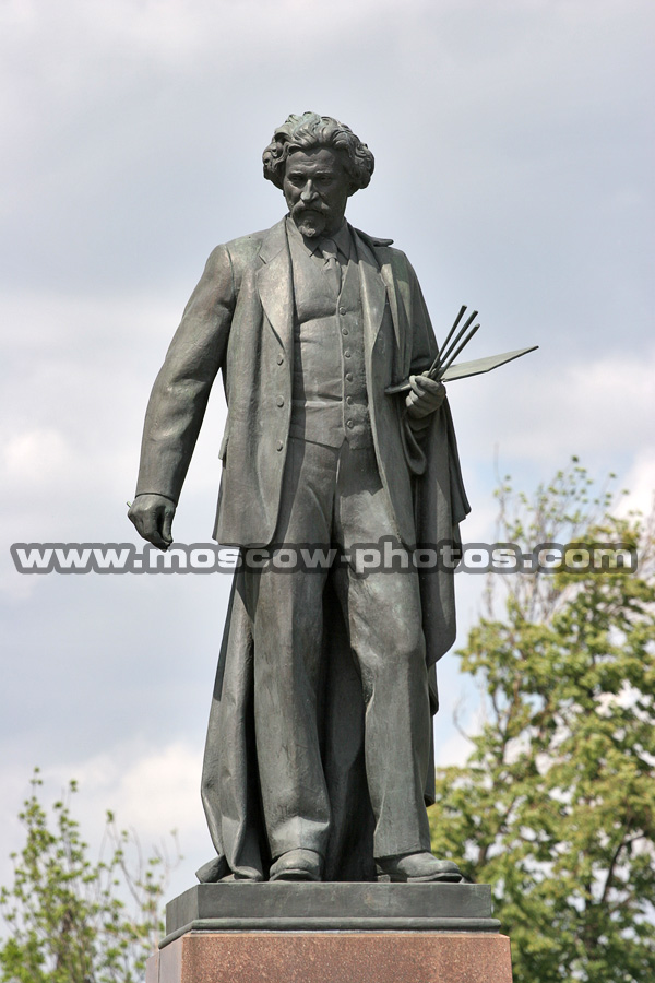 The monument to Ilyia Repin