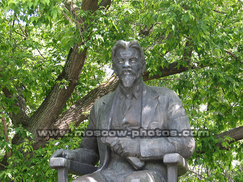 Mikhail Kalinin monument