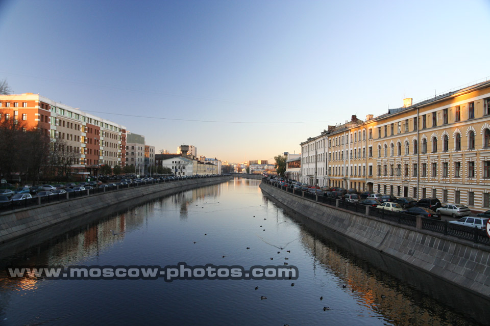 View from Foot-bridge 2 (between Ozerkovskaya and Sadovnicheskaya embankments)