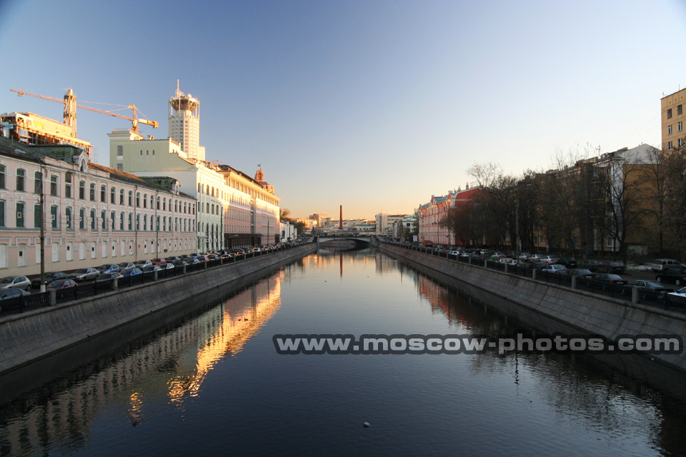 View from Foot-bridge 2 (between Ozerkovskaya and Sadovnicheskaya embankments)
