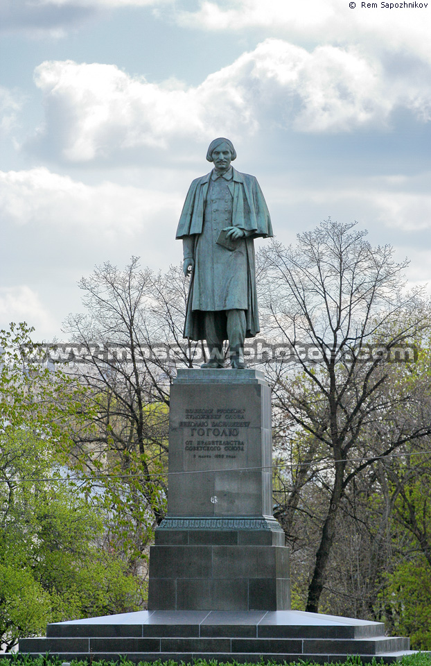 Nikolai Gogol monument